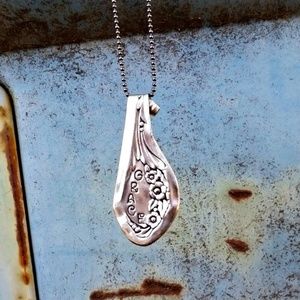 Grace Necklace Vintage Floral Feminine Charming